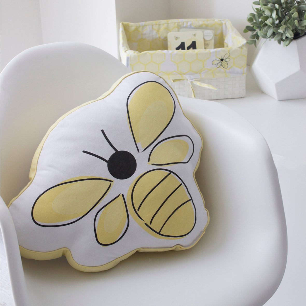 15-bee-beautiful-cushion-lifestyle.jpg