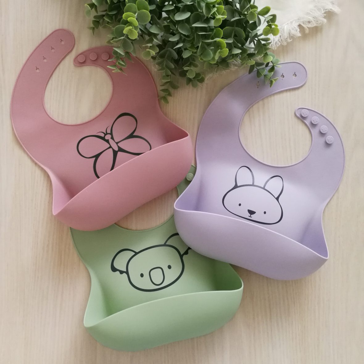 PLUM Silicone Bib